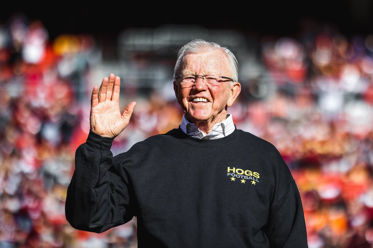 Commanders's tweet photo. Happy birthday to 3x Super Bowl champ and Hall of Famer Joe Gibbs! 🎊 https://t.co/Fo9C8ge5nv