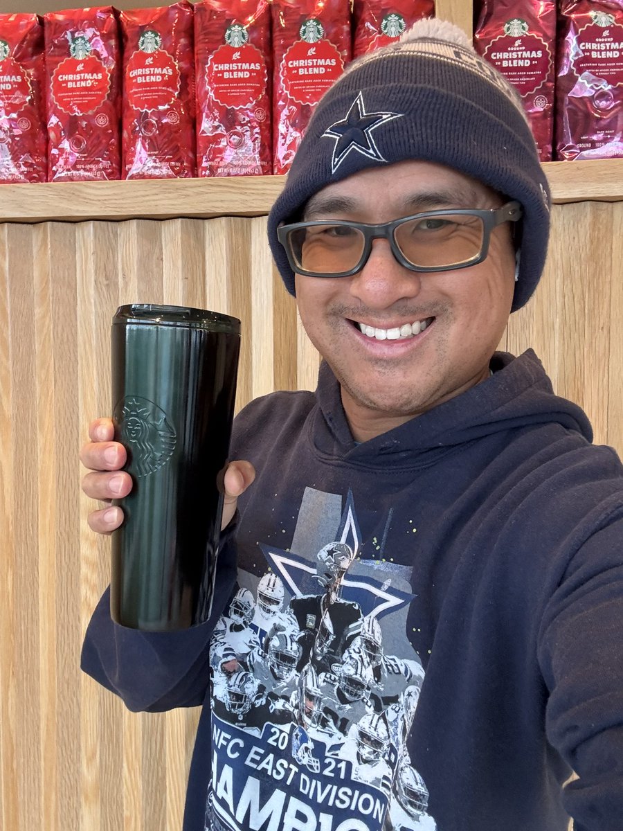 jonathan_shen7's tweet photo. #goodmorning Celebrating Victory Monday with a coffee. How did your teams do yesterday? ๐๐โ๏ธ @starbucks #dallascowboys #victorymonday #happymonday #starbucks #gingerbreadlatte https://t.co/byCSvv56Hd