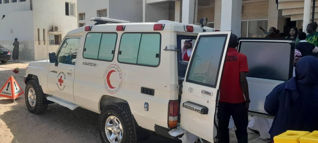 CSenegalaise's tweet image. The @CSenegalaise receives a medical ambulance donated by the Saudi Red Crescent to strengthen its response capacity. The keys of the equipped ambulance worth 83 million CFA francs were handed over by H.E. Mr. Saad Abdullah Alnofai @KSAembassySN @IFRCAfrica