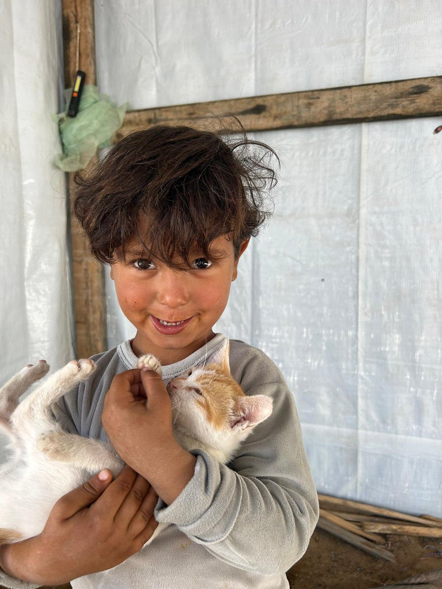 Show OMAR and his little friend some love ❤️