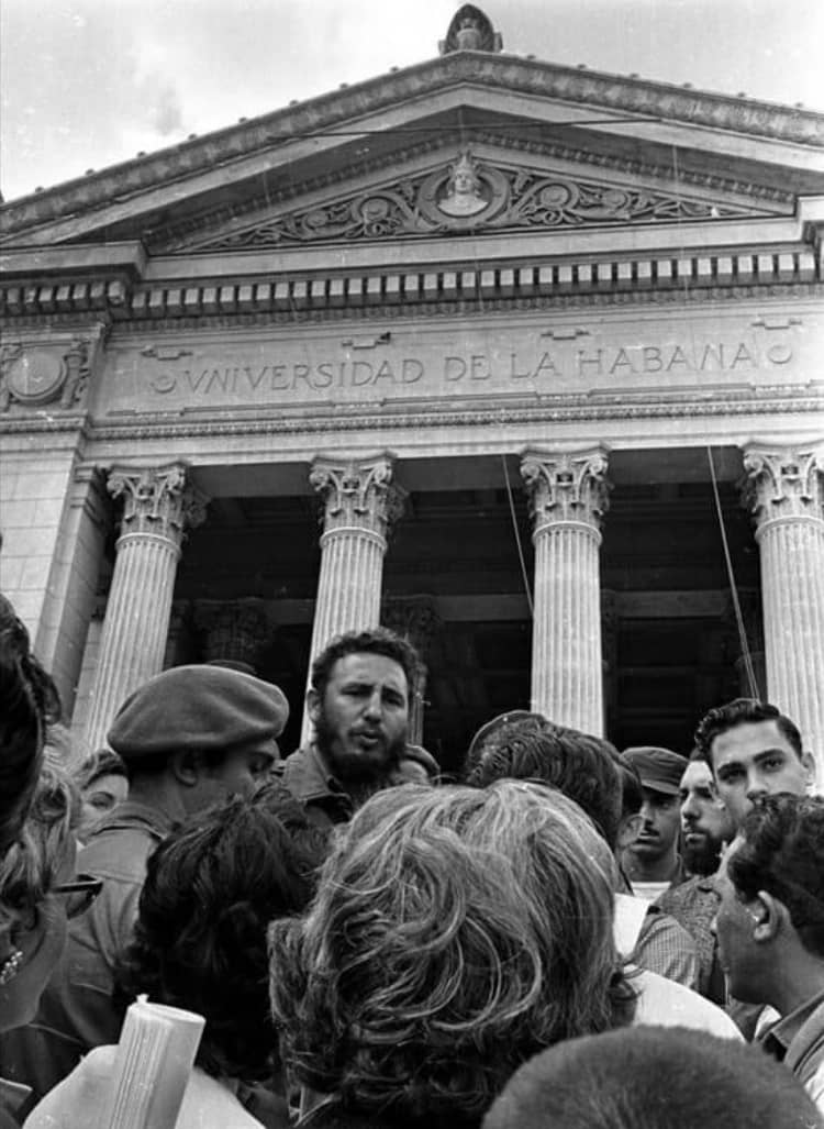 Mi querido Comandante en Jefe,  joven impetuoso y revolucionario incansable, antiimperialista, justo, valiente. Todas sus virtudes están sembradas en su pueblo que no lo olvida, las actuales y futuras generaciones lucharemos hasta las ultimas consecuencias por mantener su legado.