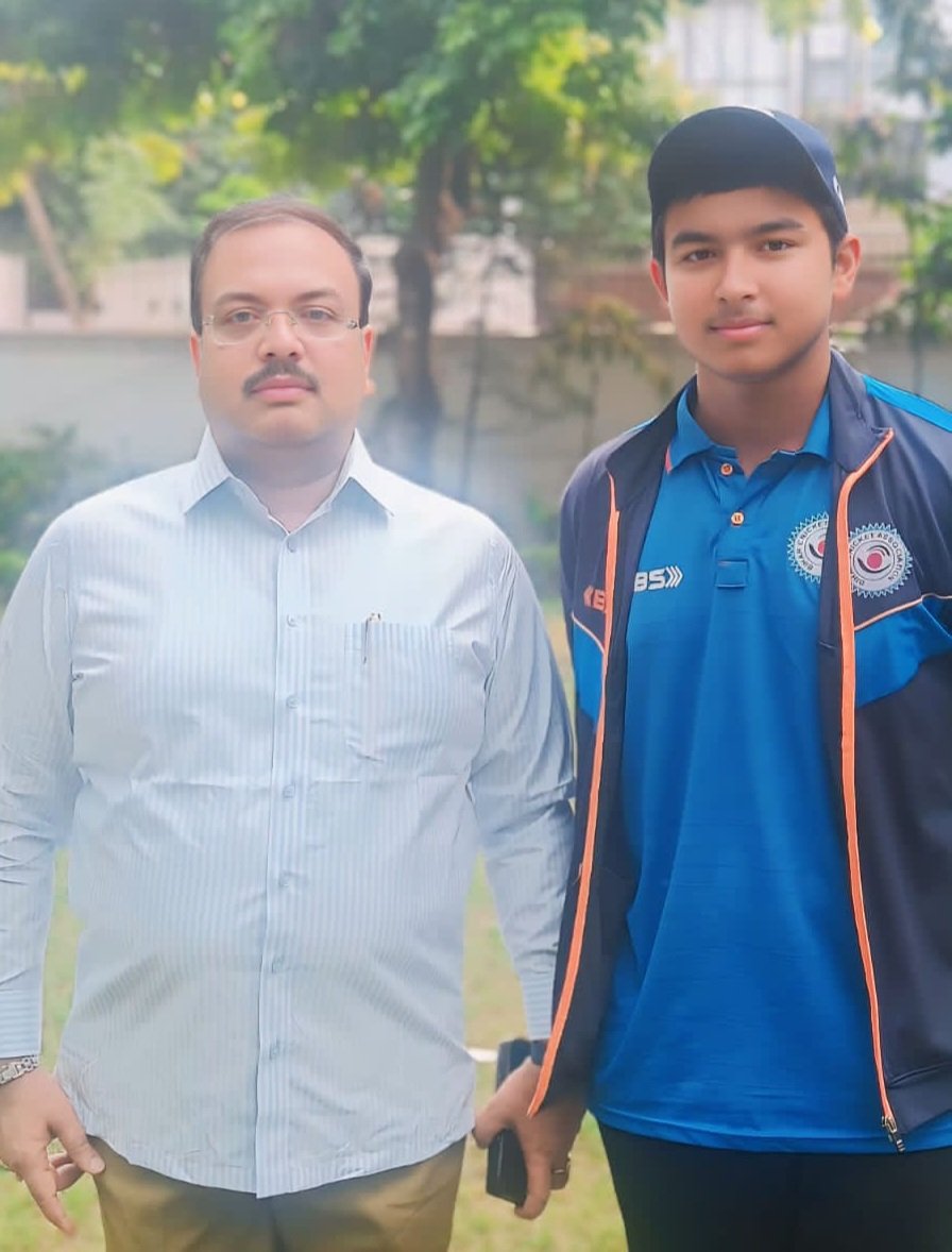 बिहार के पिछड़े समाज के 13 वर्षीय किशोर क्रिकेटर #vaibhavsuryavanshi को अनघा बधाई। वैभव को #IPLAuction में 1.10 करोड़ में राजस्थान रॉयल ने ले लिया। बिहार क्रिकेट एसोसिएशन के अध्यक्ष राकेश तिवारी को भी साधुवाद जिन्होंने तमाम क्रिटिसिज्म के बाद भी इस बच्चे को लगातार प्रमोट किया..