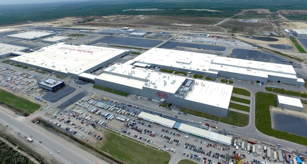 GlobalEnergyMEX's tweet photo. 📝@KiaMexico ha anunciado la #construcción de una #centralfotovoltaica en su parque industrial ubicado en Pesquería, Nuevo León, con el objetivo de generar energía eléctrica destinada al autoconsumo de su planta. 

Continúa leyendo👉https://t.co/N6HXI8GxFF https://t.co/daqArpw9wZ