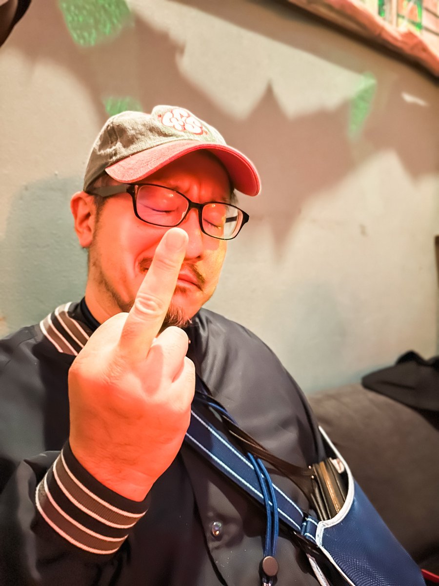 🌴 MUSIC BAR ルイーダ 3周年 🌴

K兄おめでとう〜🌴

気付けばいろんな現場で顔を合わし、今ではとても一緒にいて落ち着く存在、何でも話せて最高ナイスガイK兄、🤙そんな彼が3年前にOPENさせたルイーダの3周年をみんなで祝ってきたず🎉

みんなも是非呑み行ってみて〜🍺
あの神社の目の前のビル5F🏢