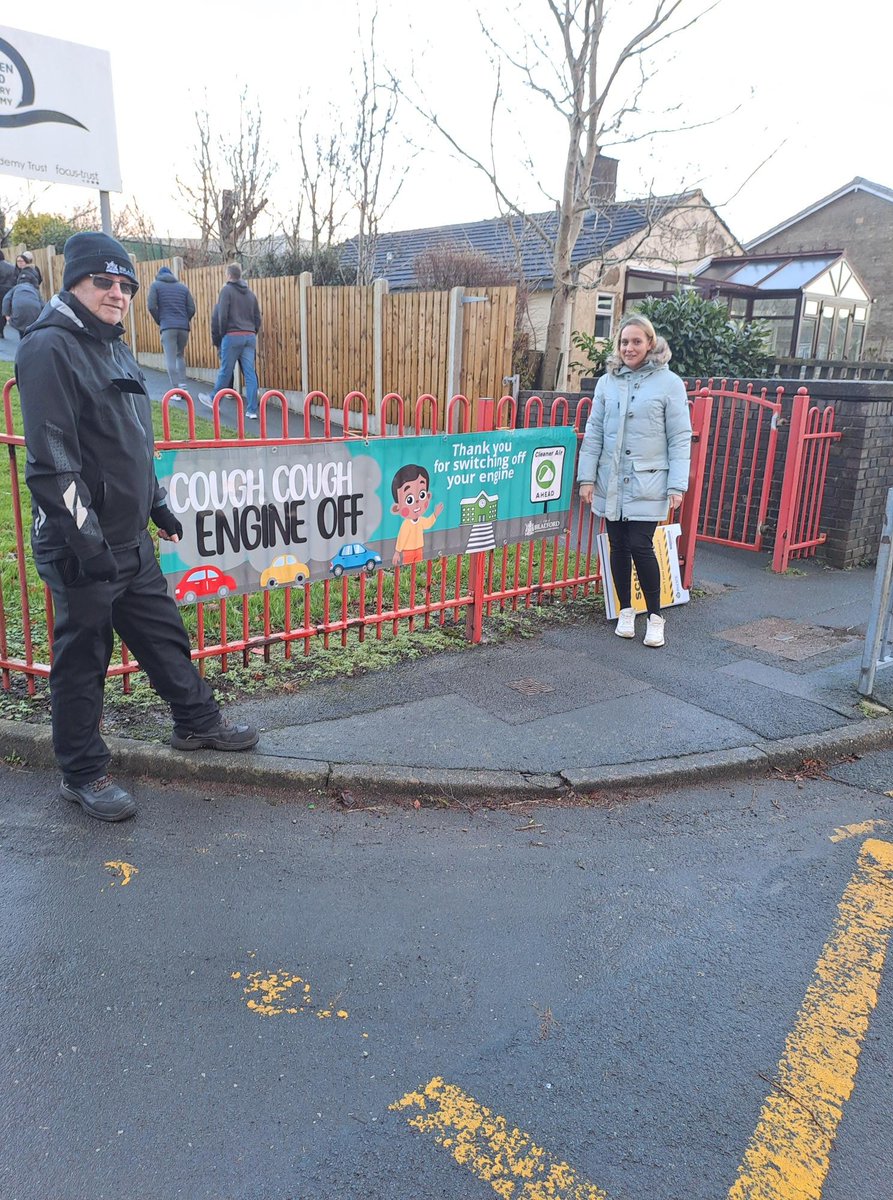 Today Neighbourhood Wardens have been supporting Bradford Council Clean Air Schools Programme at Shibden Head Primary Academy. The Wardens gave advice to drivers to remind them to switch of their engines whilst parked around the school.