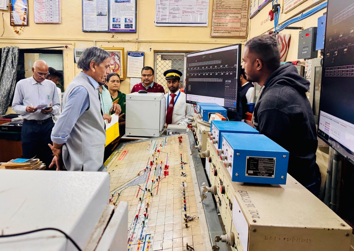 BhusavalDivn's tweet photo. Today, General Manager, Central Railway, Shri Dharam Veer Meena, conducted a comprehensive inspection of the Relay Room and S&T establishment at Jalamb station, accompanied by DRM Bhusaval. The visit reaffirmed the commitment to safety and operational excellence. #IndianRailways #SafetyFirst
@Central_Railway @GM_CRly @RailMinIndia