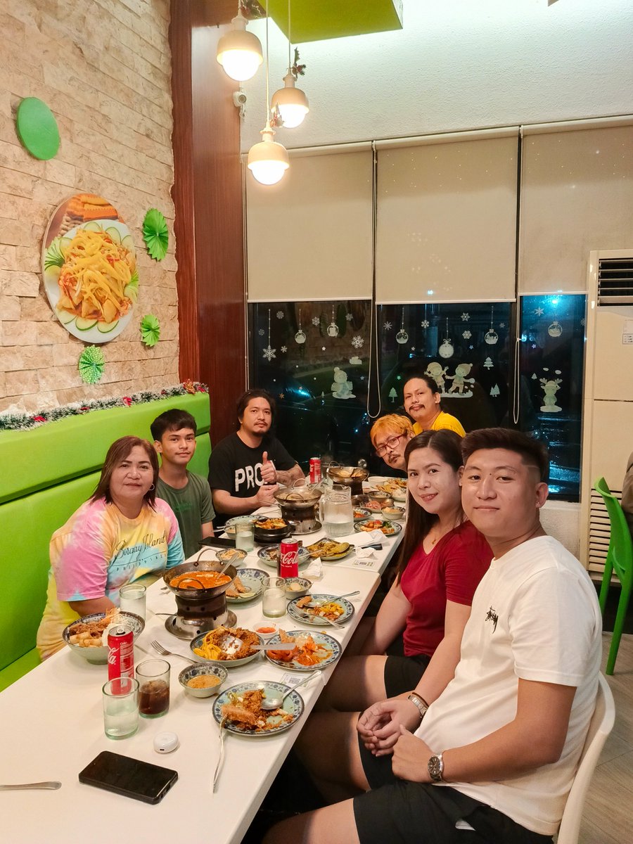 ChubbyChay18's tweet photo. SunDate with Family💝🏡 https://t.co/iiM3JZQwXy