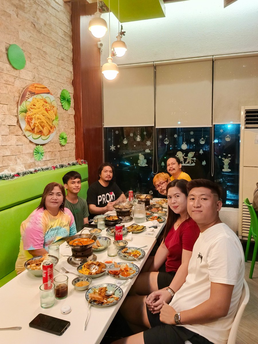 ChubbyChay18's tweet photo. SunDate with Family💝🏡 https://t.co/iiM3JZQwXy