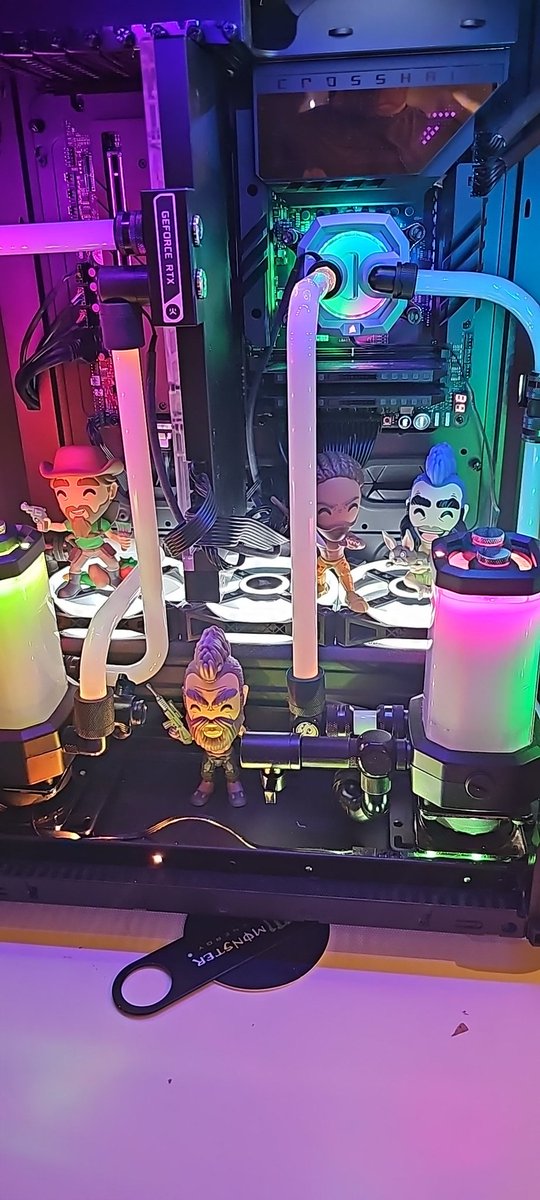 level10gamers's tweet photo. A wild @NeebsOfficial joins @JonnyEthco, @Thick44Official and @Doraleous5000 Just missing @SimonSandwiches now https://t.co/MqCQy0RIRp