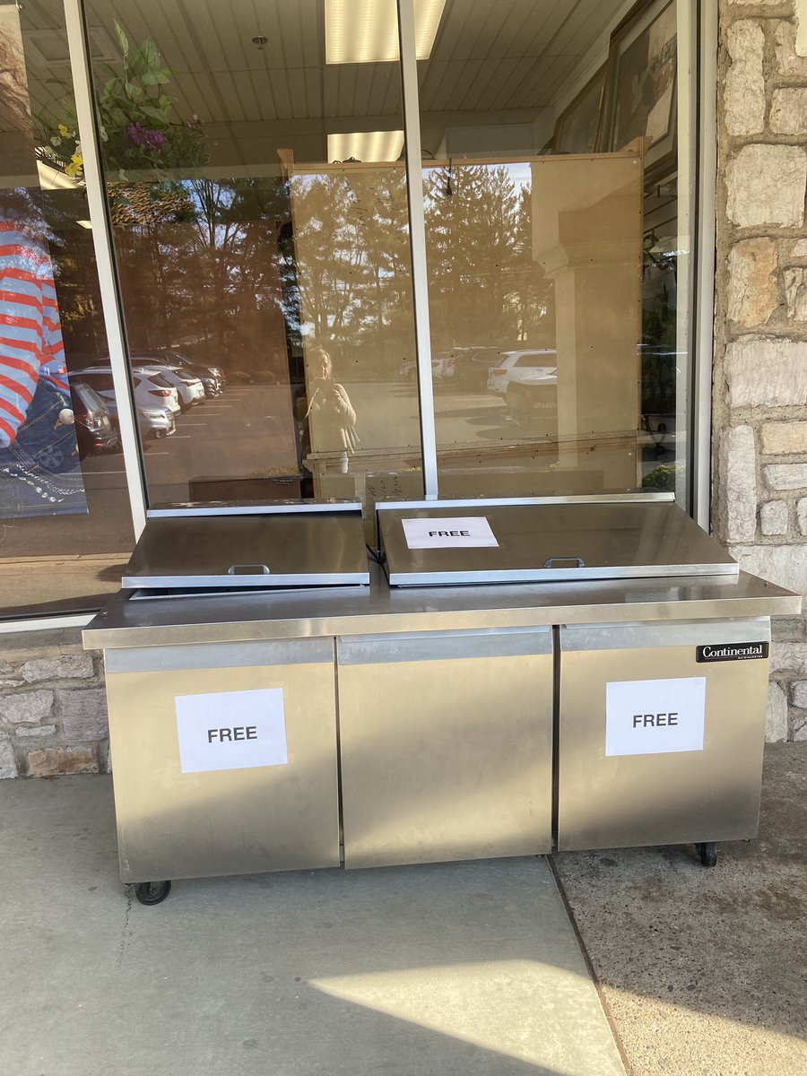 JodeeClifford's tweet photo. Just saw this free commercial refrigerator in Warminster, PA outside https://t.co/d2lF1Tshqm. Have to pass it on for anyone who might be opening a restaurant- those things are tens of thousands of dollars new. #restaurants #foodservice #restaurantequipment #free https://t.co/nLXgwfDfaC