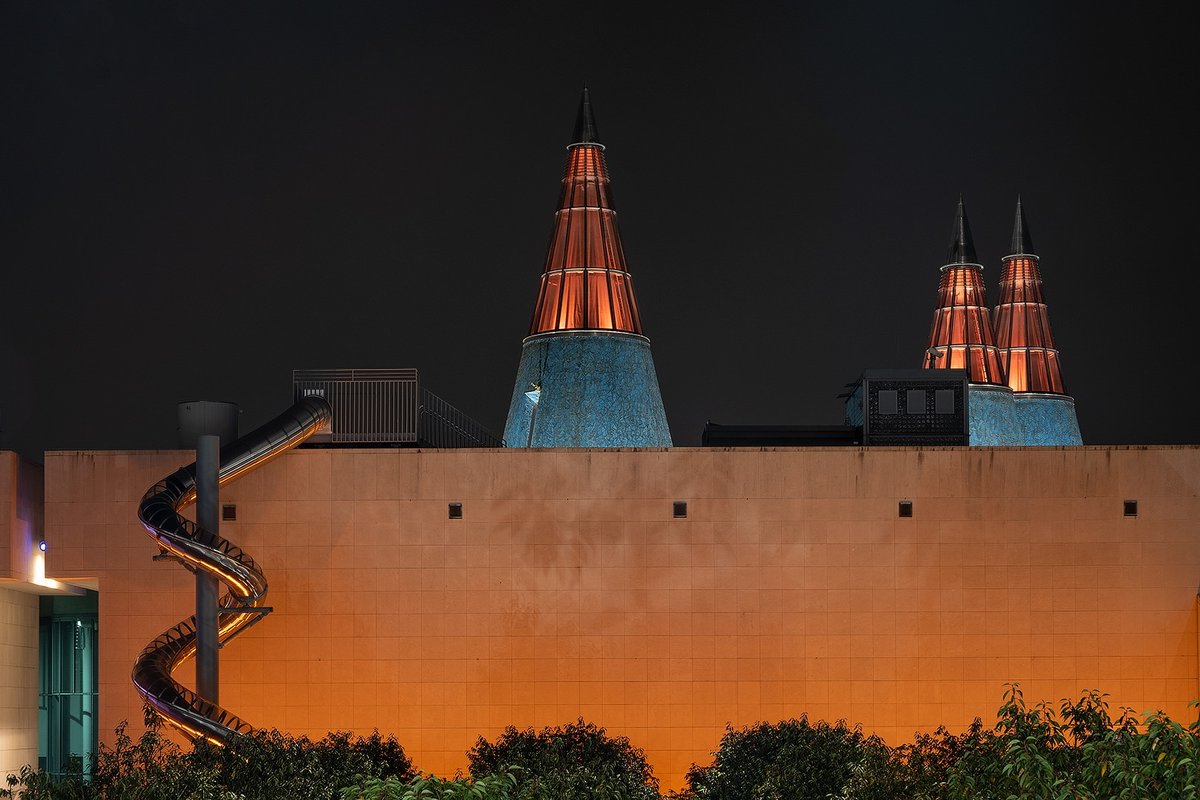 #OrangeYourCity – Die Aktion wurde ursprünglich durch #UNWomen ins Leben gerufen und durch die #ZONTA Clubs umgesetzt. Weltweit finden Veranstaltungen gegen Gewalt an Frauen statt und Gebäude und Wahrzeichen werden in Orange getaucht. zonta-bonn.de 📸 Felix Gatermann