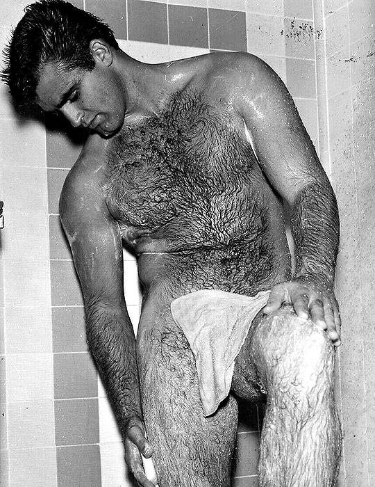 os_rob73's tweet photo. Ken Cunningham fotografiado por Bob Mizer (años 60) https://t.co/GtOLJI61yU