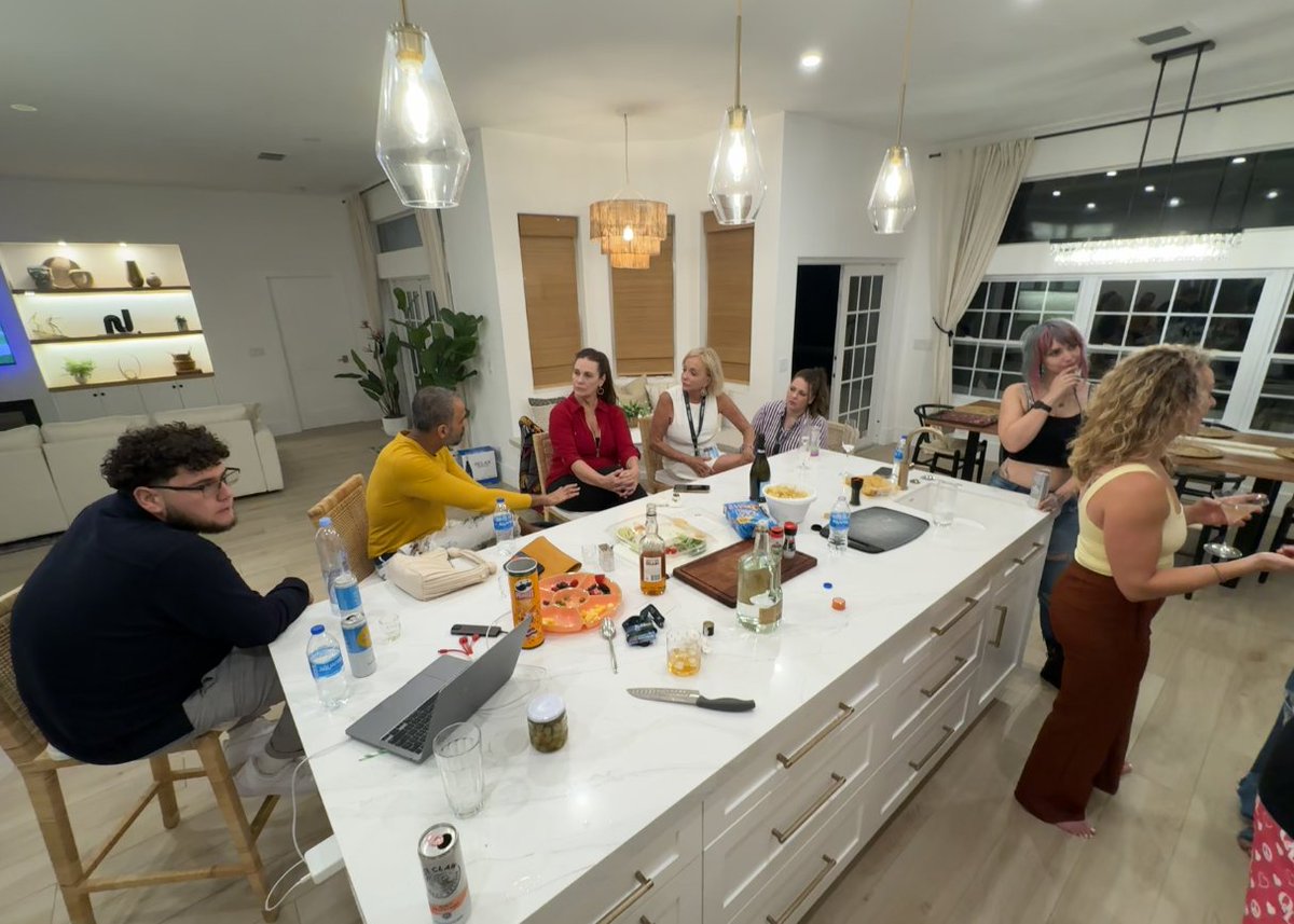 latitudepark's tweet photo. Fine dining, great company, and a dash of strategy in West Palm Beach. Here's to creating successful roads over delectable meals and refreshing drinks! 🥂 #BusinessBrainstorming #LatitudePark https://t.co/gkf1l1wHMe