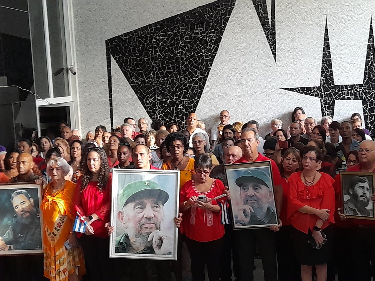 TaniaMCruzHdez's tweet photo. 🩺En una emotiva actividad honramos hoy en el @MINSAPCuba a #FidelPorSiempre. Al guía eterno, al hombre que gestó y lideró cada proyecto humanista de la Salud Pública cubana y que hizo que su obra trascendiera las fronteras de este pequeña, pero solidaria Isla.  

#SiempreJoven https://t.co/pxDUmJDbbD