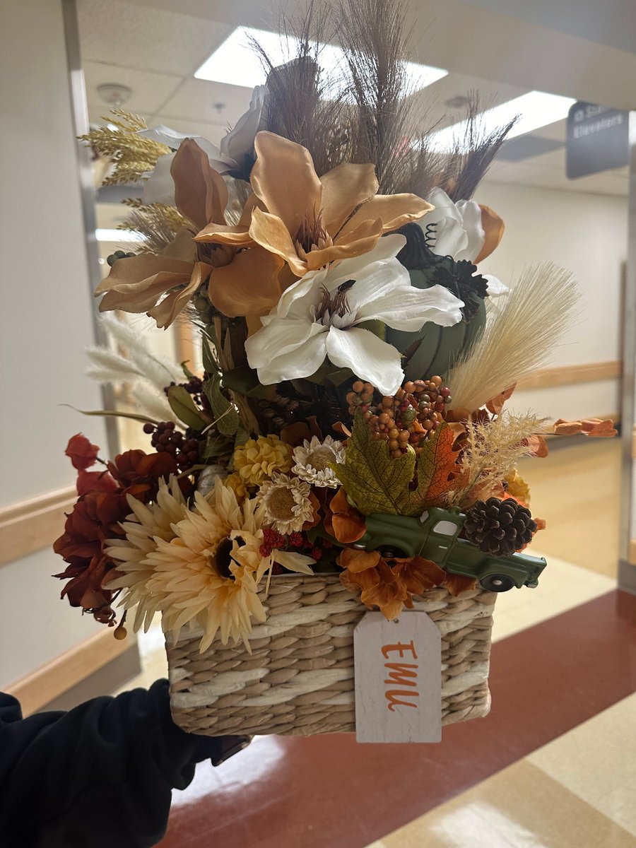 ACNS_org's tweet photo. @bensalem_owen #PresidentPerspective As we near the end of the year, I want to thank you for your dedication to ACNS. Wishing you a holiday season filled with warmth, abundance, & joyful moments 📷: Floral arrangement by Bobbie, an EMU epilepsy nurse, for Epilepsy Awareness Month https://t.co/VOAMj1194c