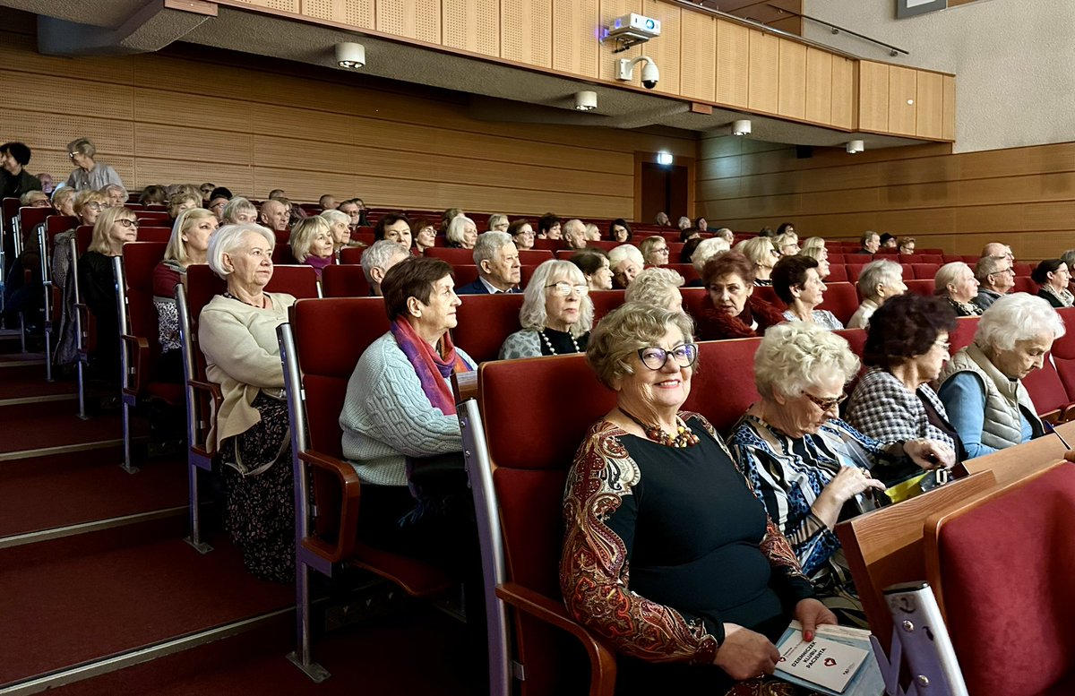 AHP_PAKS's tweet photo. Trwa #KlubPacjenta Fundacji https://t.co/74OmHB09Wt w Suwałkach!❤️ #badania @AHP_PAKS, stoisko ds. #profilaktyka #PodlaskiNFZ @NFZ_Bialystok oraz wykłady nt. #SlowJogging i "Mądrość wieku: Jak rozumieć siebie i swoje emocje w procesie starzenia”. Wydarzenie współfinansowane przez @wojpodlaskie @PodlaskiUW @brzozowskij. @crenkiewicz @GlosSeniora @NiebywaleSki @suwalki24 @MaciejOlesinski @DDBialystok @radiobialystok @TvpBia @sanepid_bstok @mlodzipodlaskie @lukaszprokorym @PogodneSuwalki @swierzbin