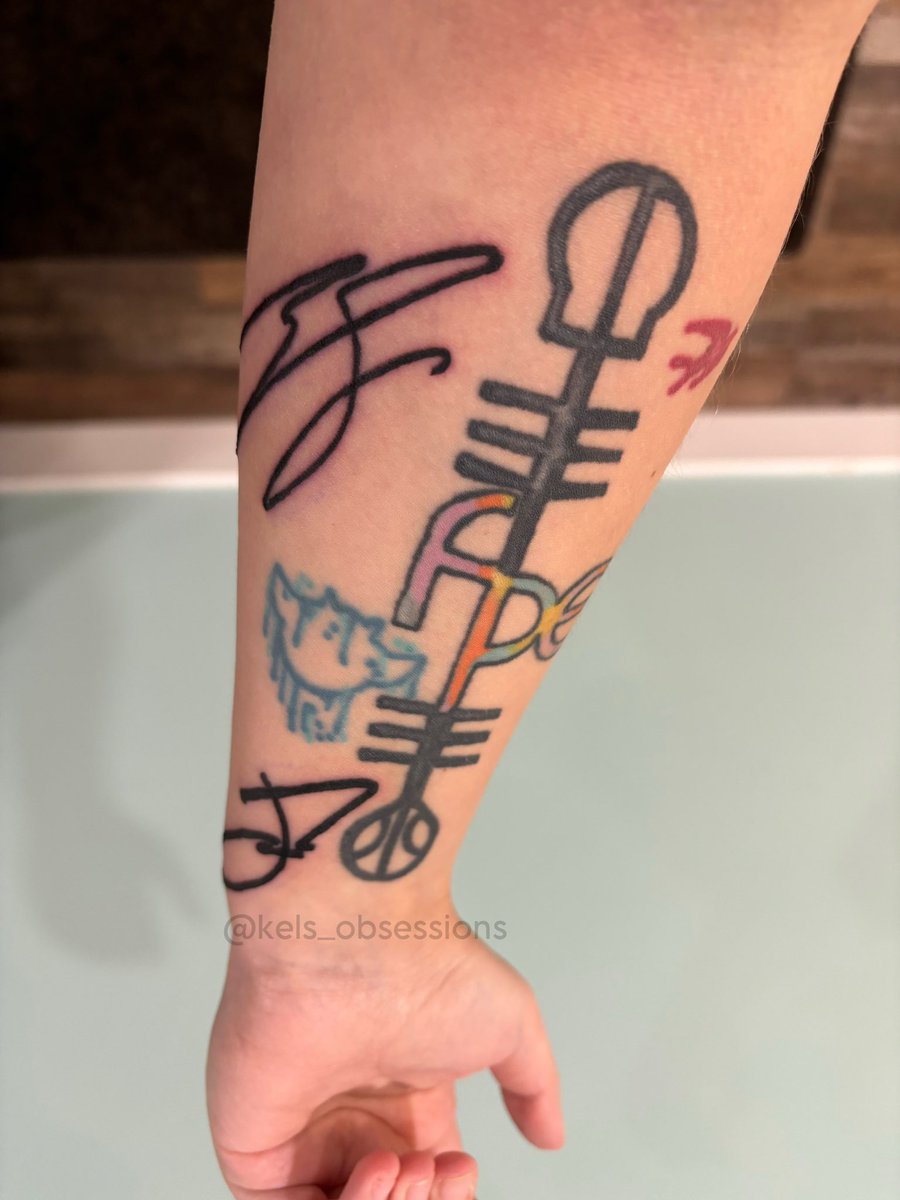 Finally got their autographs added onto my tattoo!
