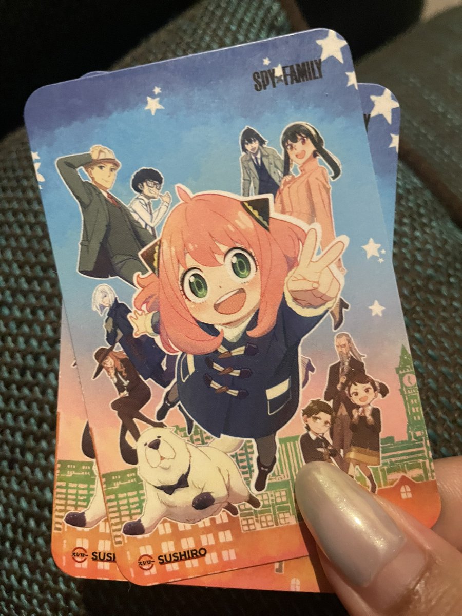 bwiibw's tweet image. เขินมากกดด ป้าแก่อยากเล่นมิชชั่น #Sushiro กับ #SPYxFAM บ้างง

ฉัน: มารับภารกิจค่ะ เสียงแบบกิ้กสุวัจนี
พนง : (หน้าแบบเอาจริงอะ)
พนง : มารับภารกิจหรอคะ
ผม :ใช่ค่ะ! เสียงแบบกิ้ก สุวัจนีอยู่
พนง : สวัสดีค่ะ สนธยา 

เอาเป็นว่าได้การ์ดมาแร้ววว
ชั้นว่าน้องก็เขินนนน ที่มาเล่นกับป้า 55555