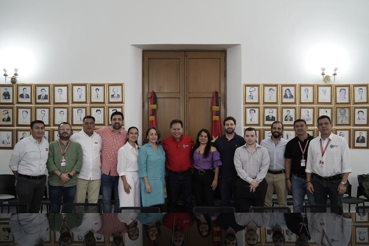 ComiteNorte's tweet photo. 🏛️ El pasado viernes 22 de noviembre, el Comité Intergremial de Norte de Santander se reunió con el Gobernador y varios secretarios del despacho. Este espacio fue clave para fortalecer la interlocución entre la Gobernación y los más de 18 gremios productivos del sector privado.🤝 https://t.co/QWqqQKbpRX