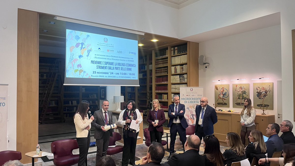 FedercasseBCC's tweet photo. L’indipendenza economica è ingrediente di libertà. Libertà di lasciare, cambiare, ricominciare. 
Claudia Benedetti, responsabile Sviluppo Mutualità Federcasse e vicepresidente di iDEE–Associazione delle Donne del Credito Cooperativo all’evento dedicato al Microcredito di libertà. https://t.co/HEuVEZAMNK