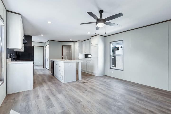 AnthonySim34722's tweet image. Dm to get yourself a nice beautiful and affordable home 🏠