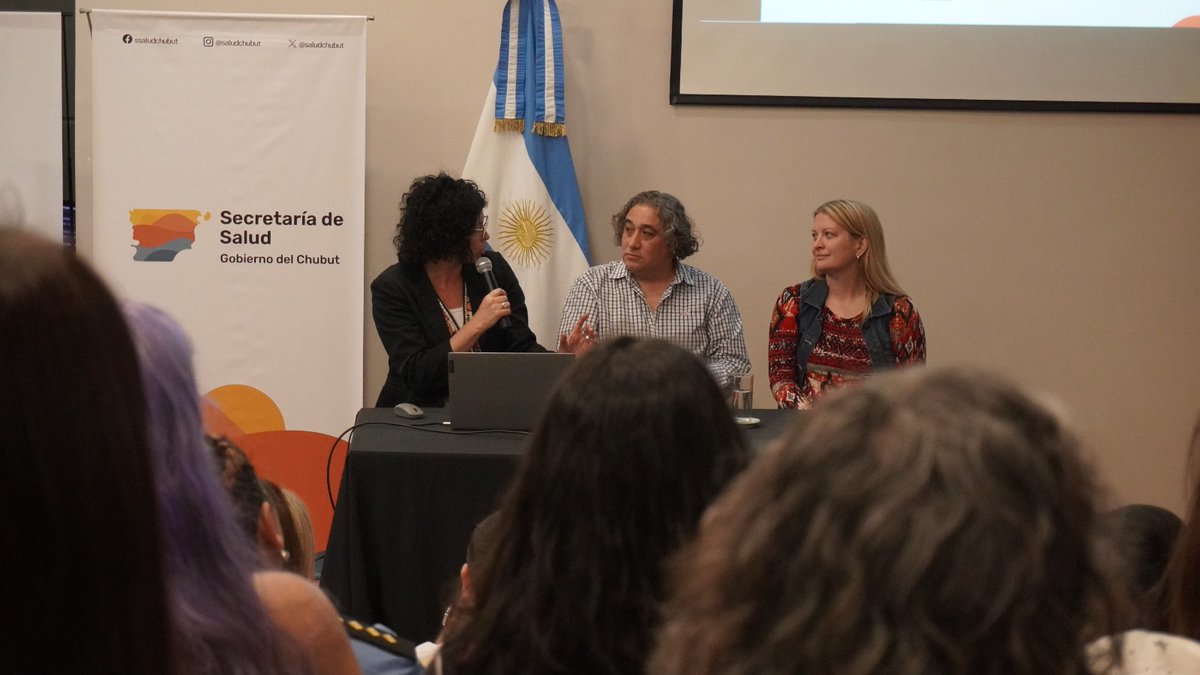 saludchubut's tweet photo. 🟠 PARTICIPAMOS EN LA LEGISLATURA DE LA JORNADA DE PREVENCIÓN “HABLEMOS DE SUICIDIO”
🌐 NOTA: https://t.co/oGGmTKgoaC
#LegislaturaDelChubut #HablemosdeSuicidio #VIRCh #Chubut #Salud #Gobierno https://t.co/MafgbSy9n2