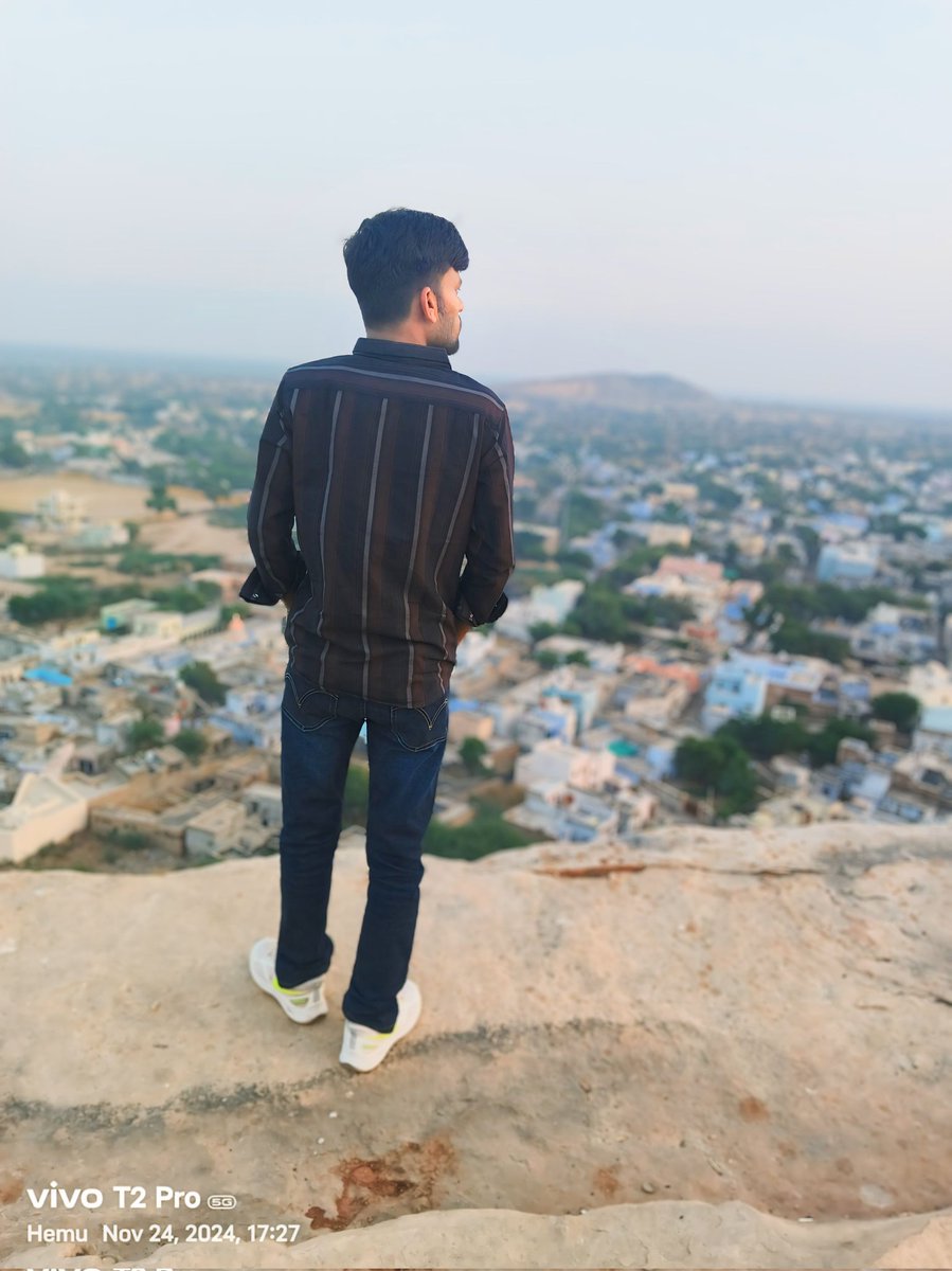 I don't need anyone... 
मैं अपना ही Favourite हूं..🤟