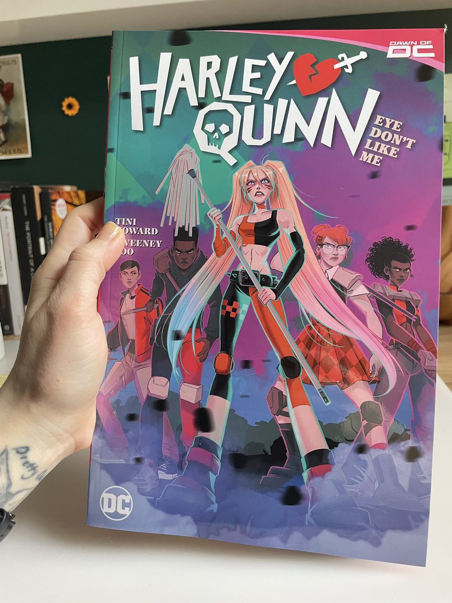 Harley Quinn Vol 2: Eye Dont Like Me 
is out ❤️🖤! 

Written by Tini Howard and featuring wonderful stories by @SamMaggs Gretchen Felker-Martin @gracecellis @Hannahrosemay_ Alexis Quasaron @EricaFails @kelleyjonesart @Cleanlined Steve Lieber @leomacs and Steve Beach! 