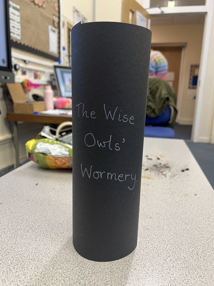 thurlstonepri's tweet photo. Miss Brown’s favourite lesson: making the wormery! 😆 We asked the question, “What do worms do to the soil?” We made a wormery so that we can observe over time, before making our own predictions. #Thurlstone_science https://t.co/tnRkNFHr66
