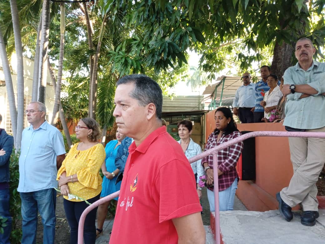 ¡¡ Porque vives entre nosotros y tu luz es eterna,
Porque tu recuerdo está latente y nos inspira,
Porque serás siempre Fidel
Y nosotros también!!
#YoSoyFidel 
#Cuba #FidelCastro