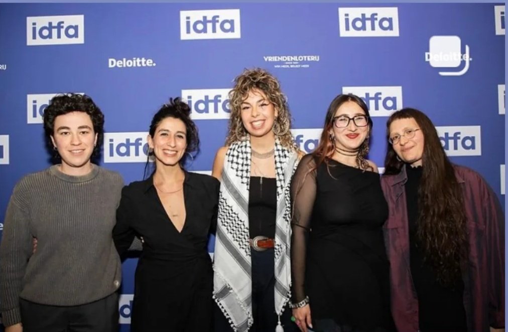 📽🙌La santjustenca Iona Quesada és una de les autores del #documental 'La filla d'elles', fet al Màster en Teoria i Pràctica de Documental Creatiu <a href="/UABmasterdoc/">MasterDocumental_UAB</a>

✨️Va ser seleccionat al International Documentary Film Festival d'Amsterdam @idfa, a la categoria #YouthCompetition