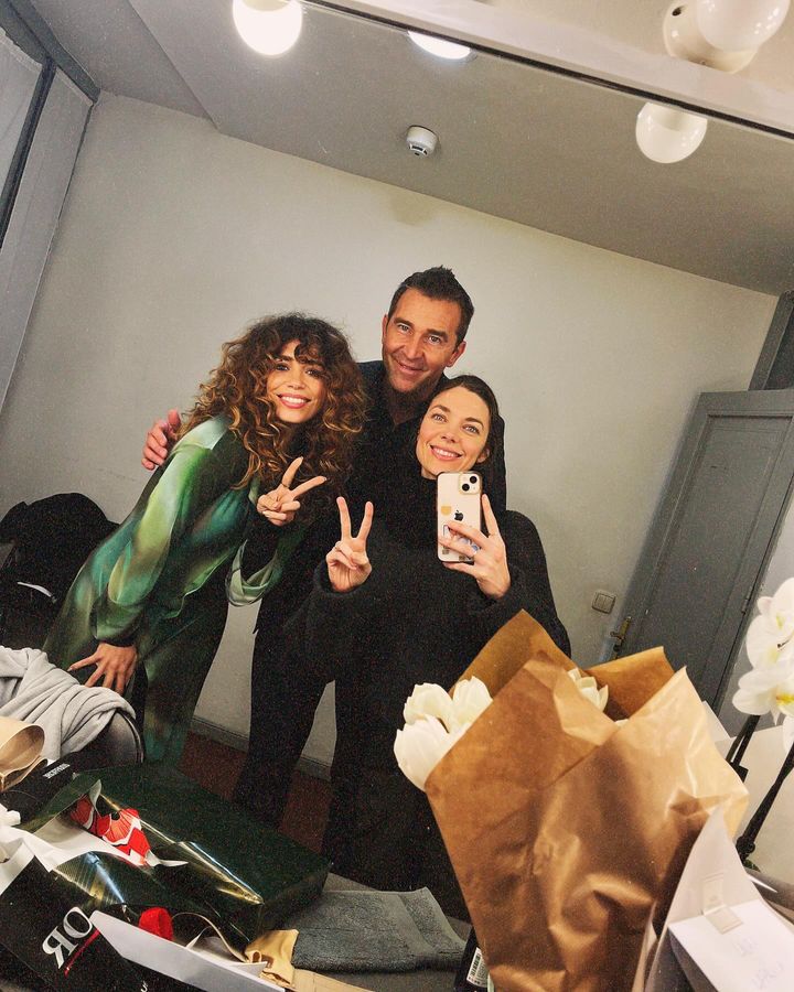 Mariaxime5's tweet photo. Carol en sus primeros días protagonizando "El jefe del jefe" con un elenco maravilloso (2° parte) ❤️‍🔥❤️‍🔥❤️‍🔥❤️‍🔥❤️‍🔥

IG: Carol Rovira 

#CarolRovira 
#ElJefeDelJefe 
#TeatroPavon 
#Madrid 
#Teatro 
#carolrovirafans https://t.co/p1It4xsHDF