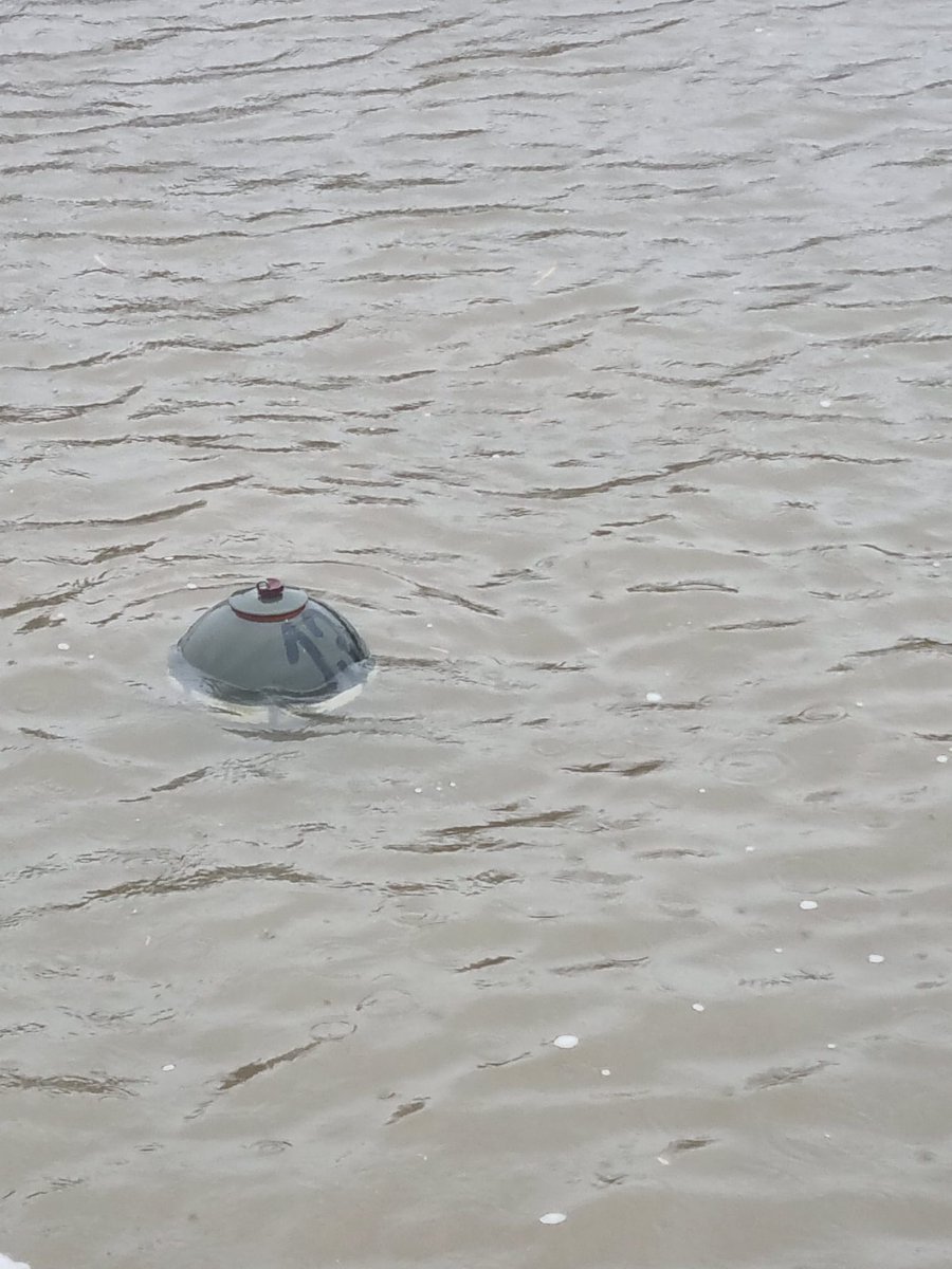 ❔In de categorie "Bijzondere vondsten" vandaag wel een opmerkelijke in de rivier de Nieuwe Merwede. 👇Inmiddels weten we wat het is. Wat denkt u? Later meer hierover. <a href="/Rijkswaterstaat/">Rijkswaterstaat</a>