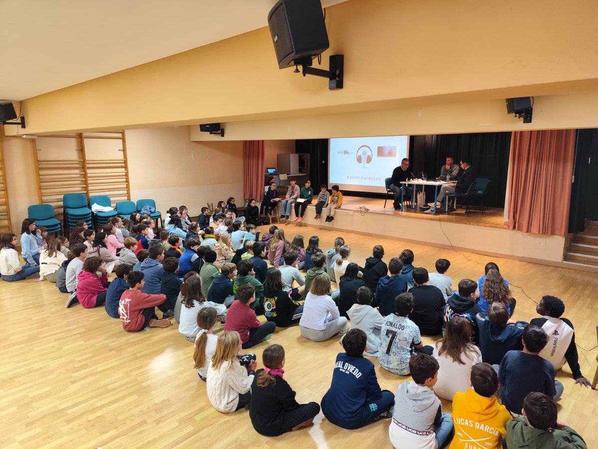Aquí os dejamos algunos de los momentos vividos hoy en la presentación de 'Radio Baudilio' nuestro proyecto de radio,  que hoy ha sido apadrinado por el periodista  Pablo Acebo, director de Deportes  de COPE Asturias.