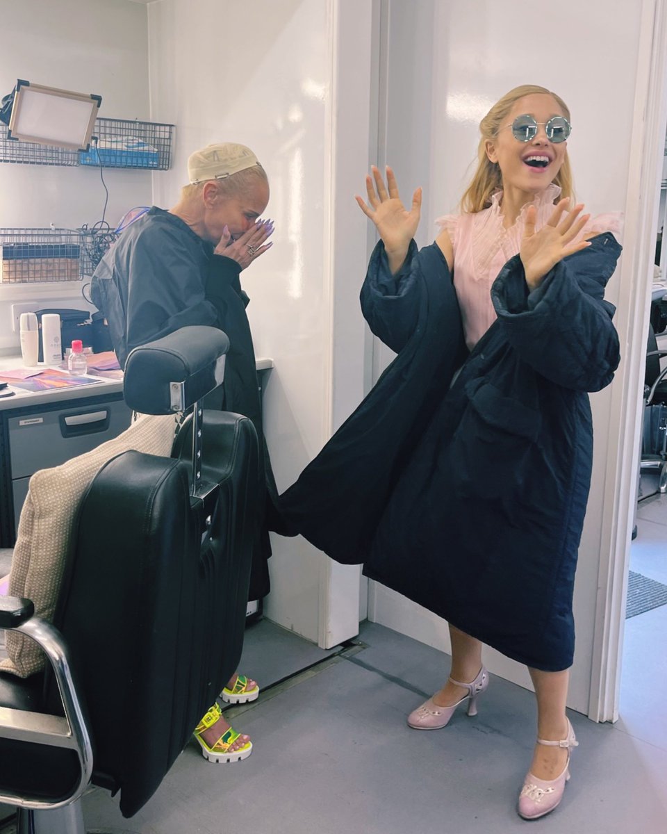 KChenoweth's tweet photo. one short day 🥹🫧 the most magical time back in the emerald city 💚🩷 who saw @wickedmovie this weekend?!? https://t.co/kyCE0QiMkg