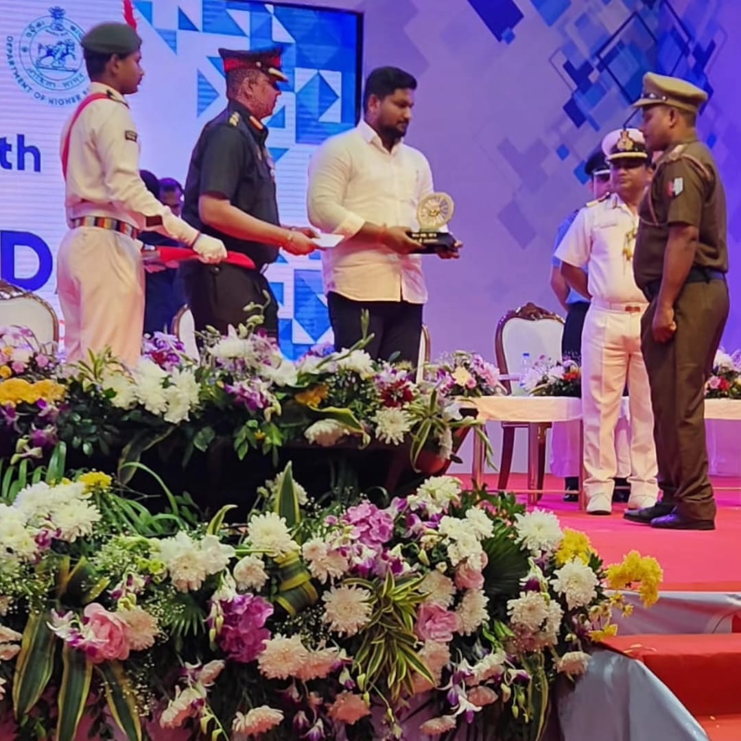 stewartsc_44ncc's tweet photo. Congratulations to Capt. A. K. Dash, Associate NCC Officer, Stewart Science College on being felicitated by the Honorable Higher Education Minister Shri Suryavanshi Suraj on the auspicious occasion of the 76th NCC Raising Day. https://t.co/TErq7pVCWX