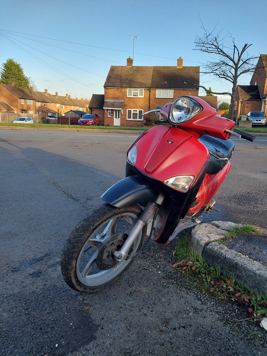 KentPolice7oaks's tweet photo. PC WILSON and PC COSTIN #BeatOfficers were on patrol in #Westerham when reports of a red bike with no plates was driving on a pavement in busy residential area. The bike was found in a front garden of a property it has been seized to be examined. #TacklingASB  PW https://t.co/KZBNyIxhSm