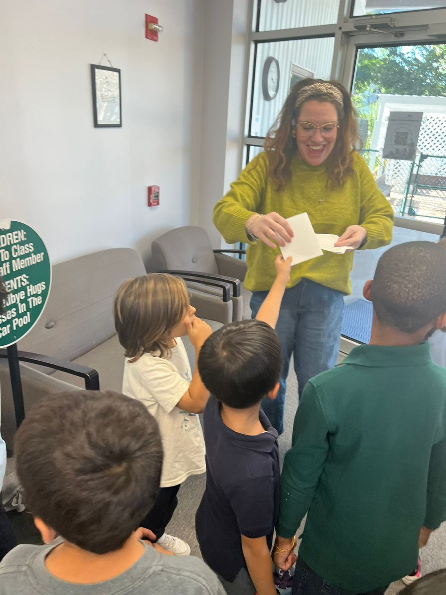 MontessoriHTX's tweet image. 💌 Before the break, our thoughtful #LowerElementary #students made it extra special by crafting &amp;amp; gifting #handmade cards of #gratitude to our admin staff. Their kind words &amp;amp; creativity truly warmed our hearts! 💛

#montessori #education #gratitude #community #houston