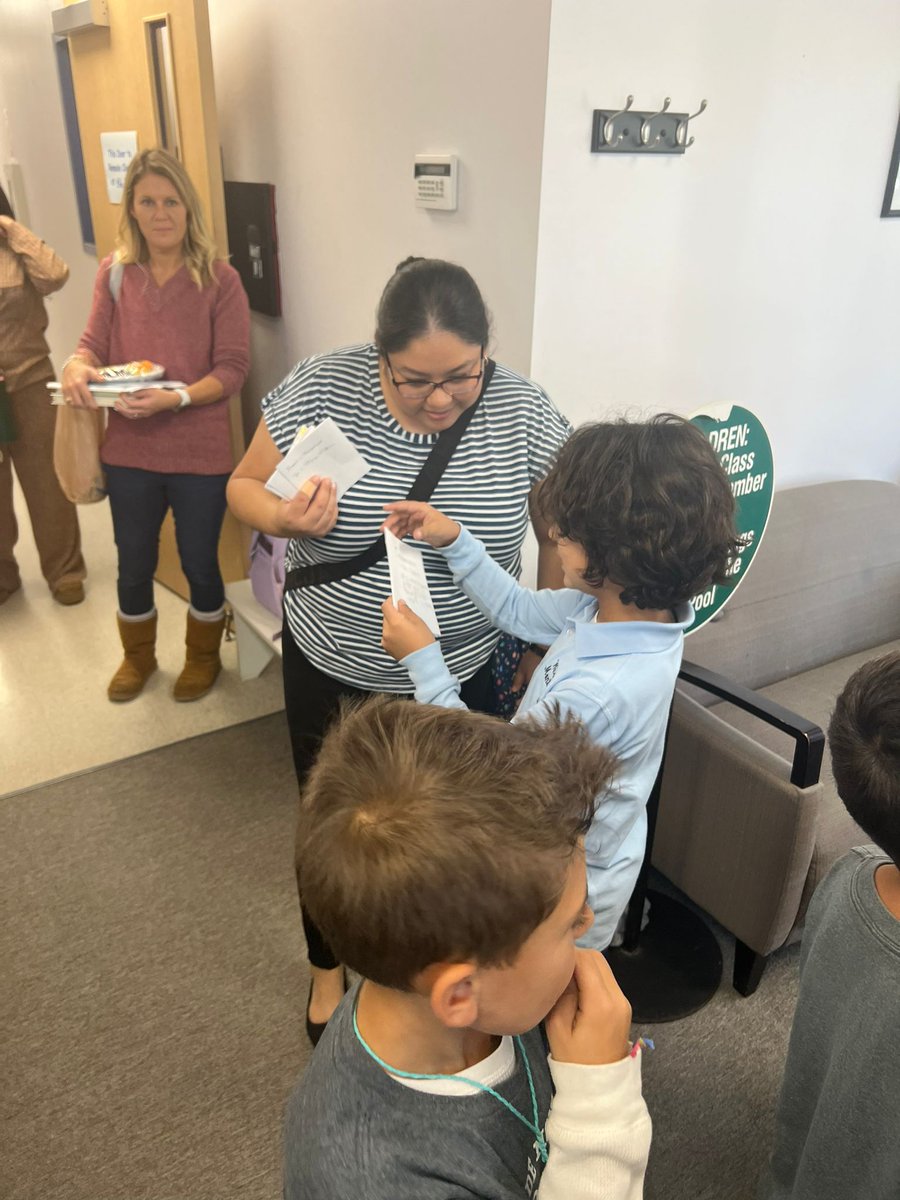 MontessoriHTX's tweet image. 💌 Before the break, our thoughtful #LowerElementary #students made it extra special by crafting &amp;amp; gifting #handmade cards of #gratitude to our admin staff. Their kind words &amp;amp; creativity truly warmed our hearts! 💛

#montessori #education #gratitude #community #houston