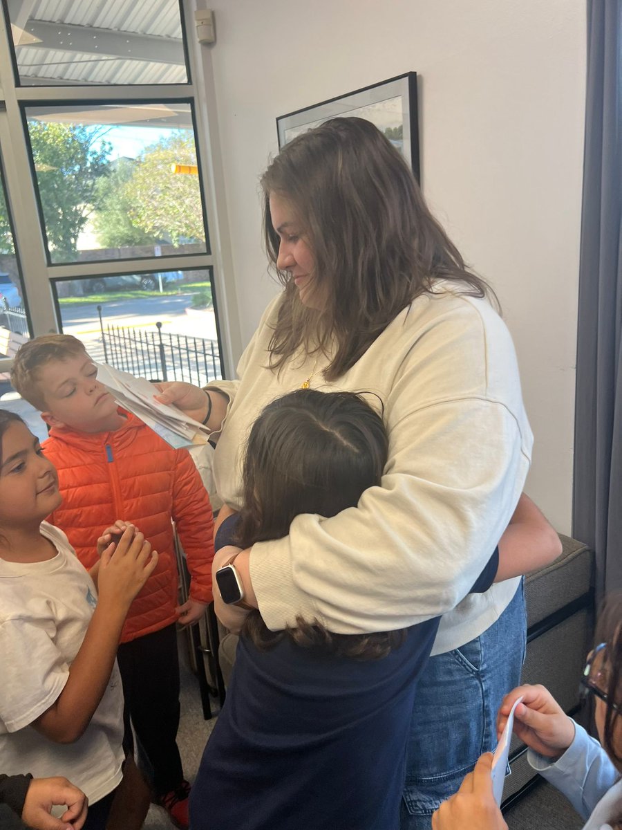 MontessoriHTX's tweet image. 💌 Before the break, our thoughtful #LowerElementary #students made it extra special by crafting &amp;amp; gifting #handmade cards of #gratitude to our admin staff. Their kind words &amp;amp; creativity truly warmed our hearts! 💛

#montessori #education #gratitude #community #houston