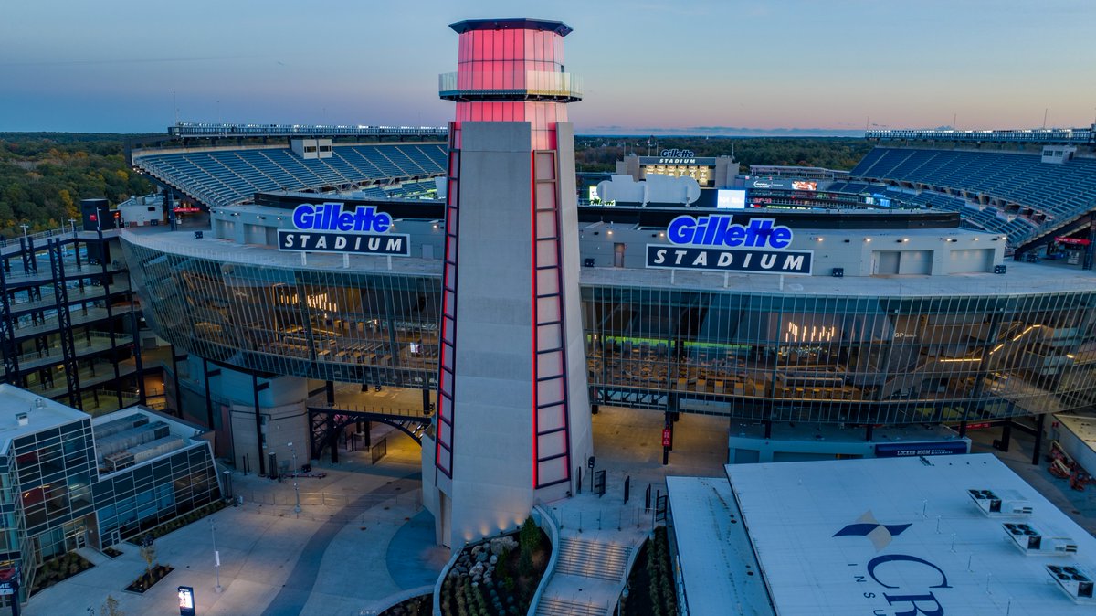 GSLighthouse's tweet image. Sometimes the light hits just right and you get a little 🌈in the #ScenicSaturday pic
.
.
.
#viewsfordays #scenic #patriotplace #gillettestadium #sunset #rainbow