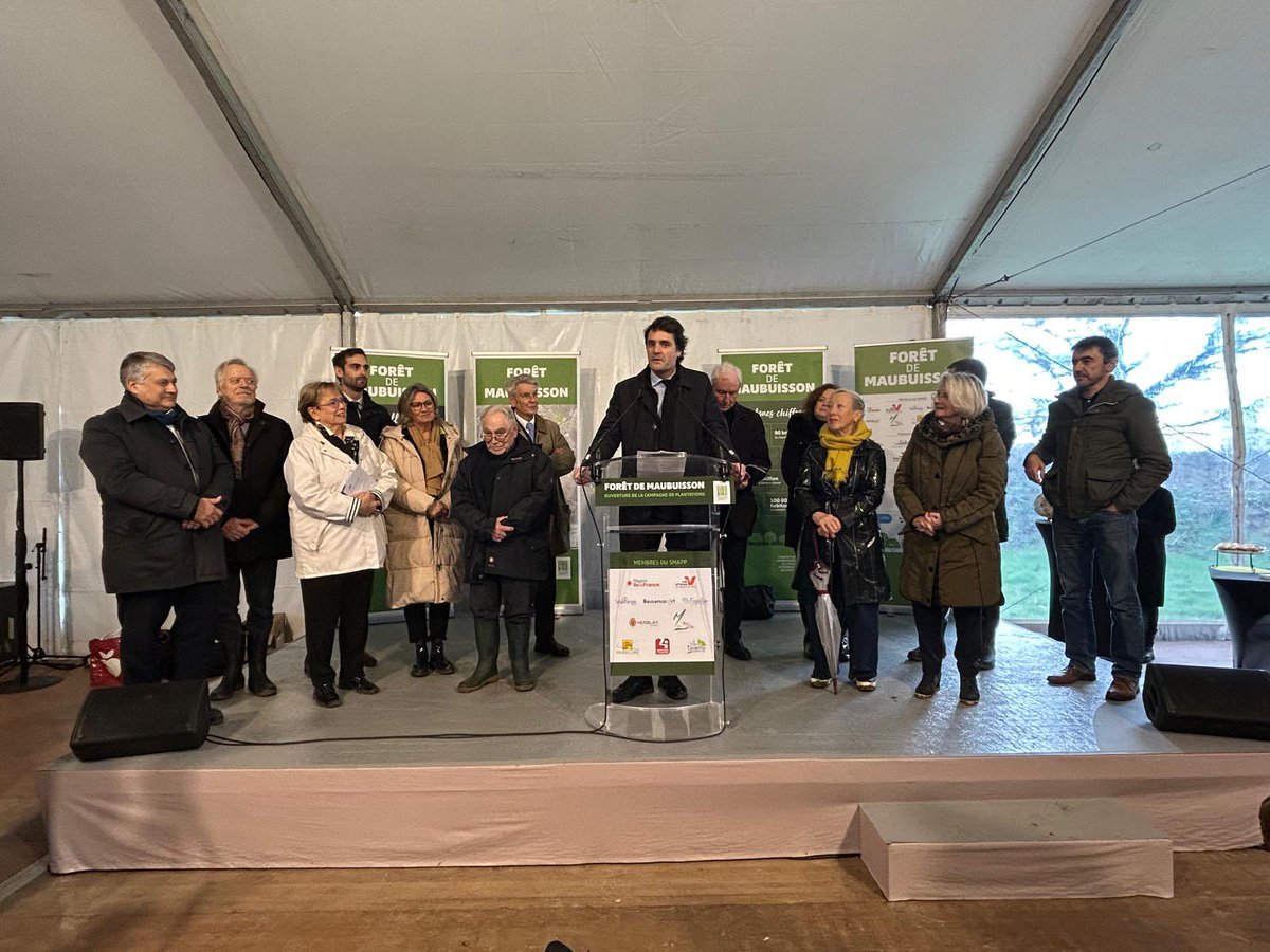 Le_SIAAP's tweet photo. Fiers de participer à la 6e campagne de plantation pour créer la forêt de Maubuisson (95), un projet collectif piloté par le #SMAPP, dont le #SIAAP est un partenaire fort et historique en tant qu’acteur engagé au service des territoires et de la préservation des écosystèmes 🌳 https://t.co/unrweiYb3j