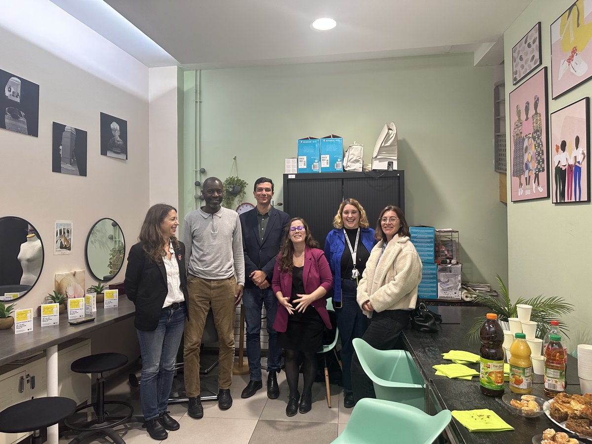 Journée internationale de lutte contre les violences faites aux femmes 📢

À l’occasion de cette journée, l’équipe de l’Agora, en collaboration avec la  <a href="/MParisCentre/">Mairie de Paris Centre</a>   a organisé un temps d’échange riche et nécessaire à l’Espace Femmes de notre accueil de jour historique.
