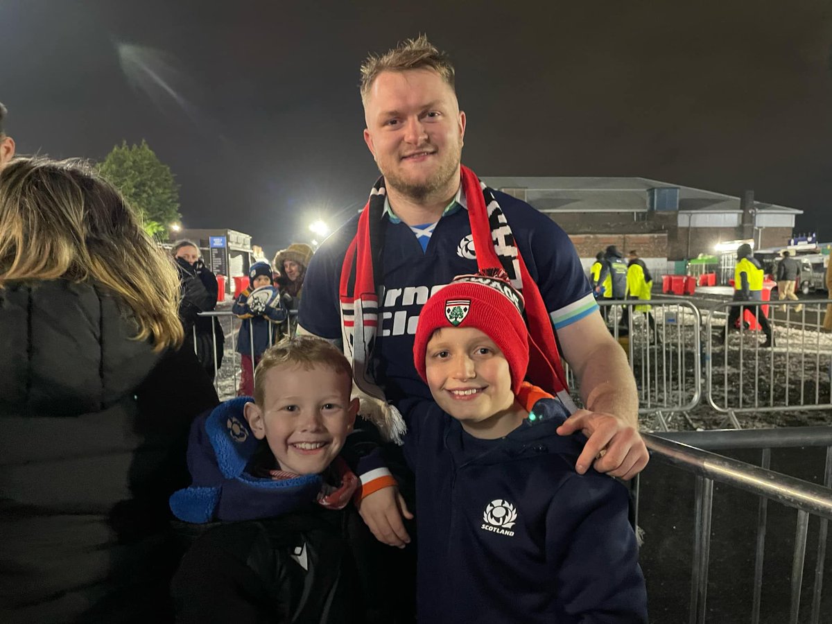 LasswadeRFC's tweet photo. Congratulations to ex Lasswade youth player Mikey Jones to come off the bench for Scotland 'A' in their 19 - 17 win v Chile on Friday night.
We would like to thank Mikey for stopping to chat with 2 of our Lasswade minis who have learned that through hard work anything is possible https://t.co/eQyye36lKU