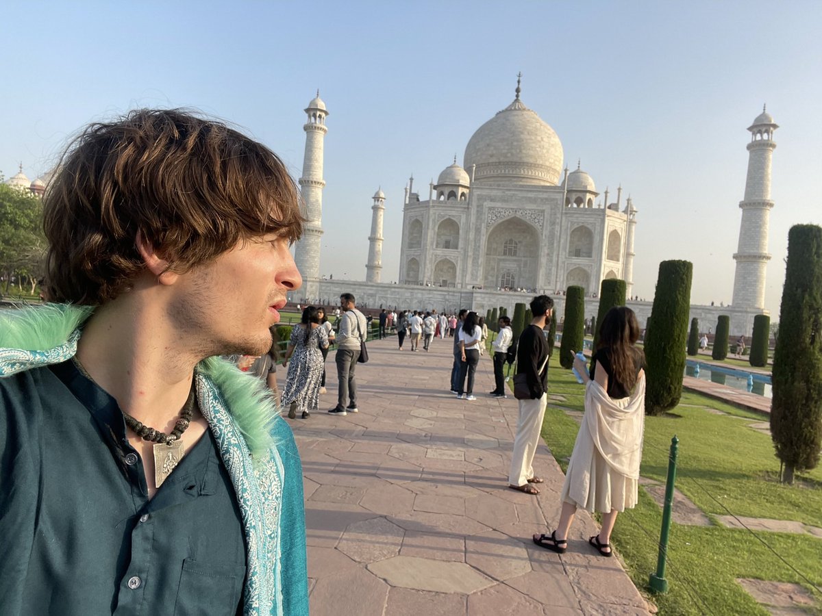 IvanSudati's tweet photo. How many Indian friends here? 🇮🇳🇮🇳🇮🇳
Love u India #India #Modi #tajmahal https://t.co/nw15NZryBP