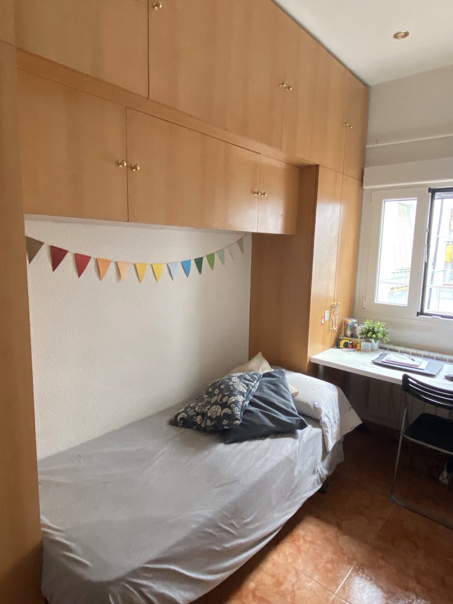 bertoono's tweet photo. ⚠️RT POR FAVOR🥺
Buscamos compañerxs de piso   

- Zona Puerta del Ángel (Madrid)  
- 254€ al mes + gastos  
- Línea 6 y buses directos al centro   
- Para entrar en Diciembre/Enero  

Cualquier duda MD 📥 https://t.co/hMeuhRyppl