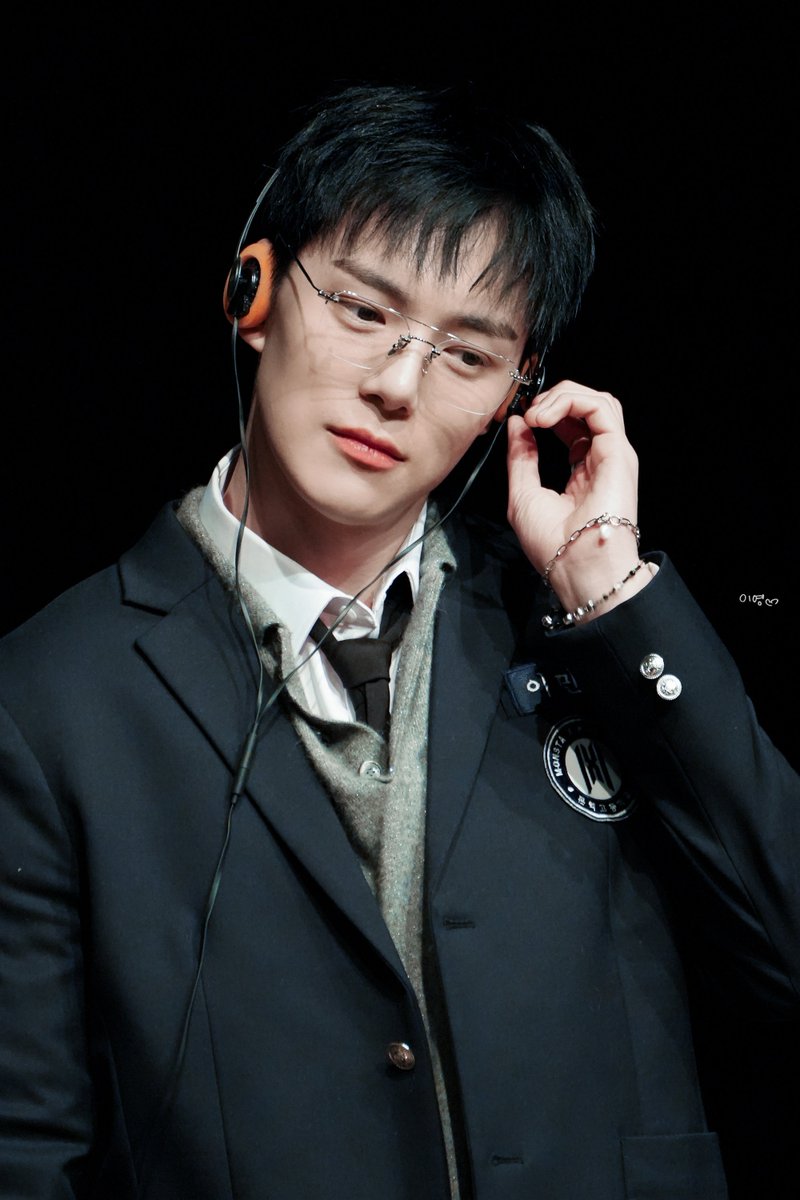 go5rae_2zero's tweet photo. 241124 플로운 민혁

말티언니가 교복을 야무지게 입히고는 느좋사진을 찍어서 저에게 올려달라고 하셨습니다(태그안됨 이슈)
노란기 쪽쪽빼서 올립니다
이건 다 같이 봐야해😭

@OfficialMonstaX #MONSTAX #몬스타엑스 #MINHYUK https://t.co/yN6TXUMYyK