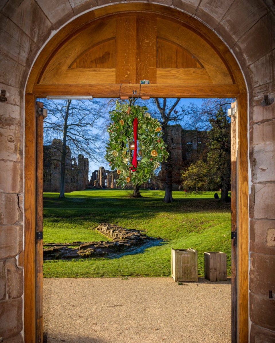 English Heritage tweet media