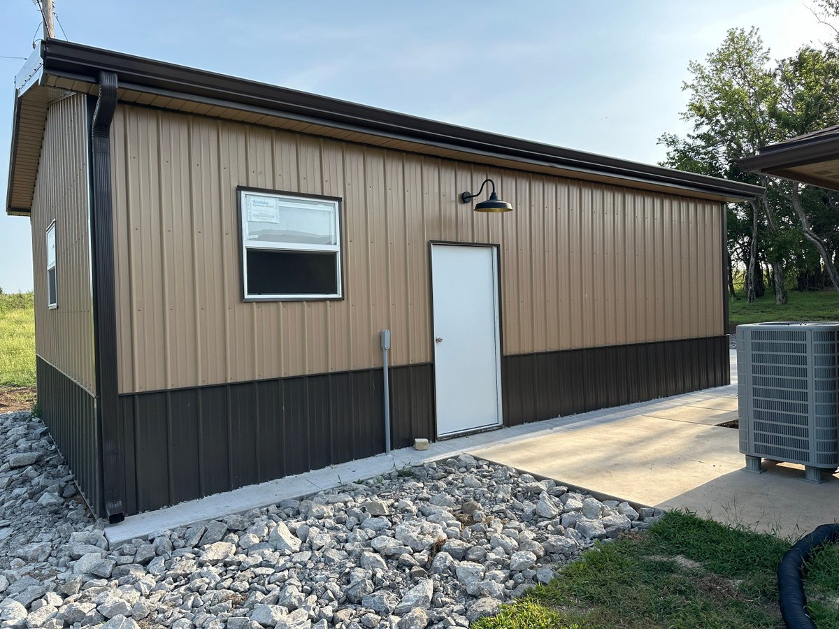 HRIPOSTFRAME's tweet photo. 🚗✨ Post Frame Garage - Winfield, KS ✨📍
Looking for a garage that’s built to last? Choose HRI Roofing &amp; Post Frame to invest in quality, reliability, and a team that stands behind every project.

Free Quotes (580) 217-7958
https://t.co/OpPCqAHiSh

#HRI #POSTFRAME https://t.co/DDtdr97Pc3