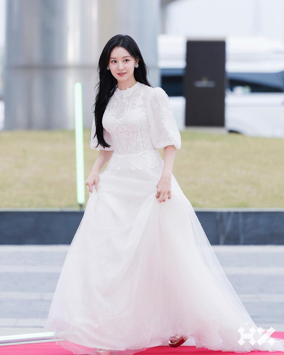 jiwoniisofa's tweet photo. 💛심쿵 series - Part 10 🤎
📷~𝑇ℎ𝑒 𝑚𝑜𝑚𝑒𝑛𝑡𝑠 𝑠ℎ𝑒 𝑚𝑎𝑑𝑒 𝑚𝑦 ℎ𝑒𝑎𝑟𝑡 𝑠𝑘𝑖𝑝 𝑎 𝑏𝑒𝑎𝑡~
  【59th Baeksang Arts Awards  - 2023.04.28 】 https://t.co/1Z2TfO5uY8